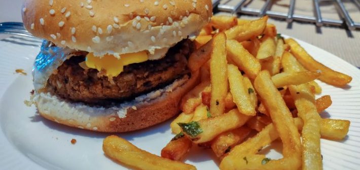 Cubaanse burger met frietjes