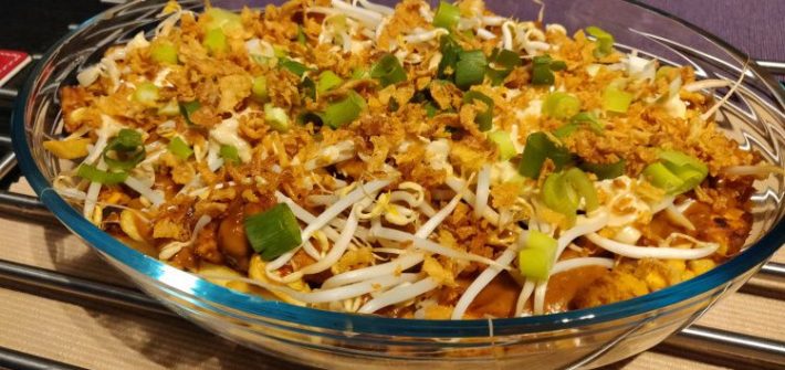 Vegan Indonesische loaded fries