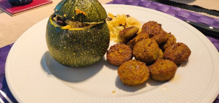 Gevulde bolcourgette met couscous