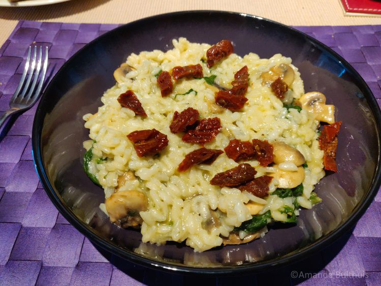 Risotto met spinazie en champignons