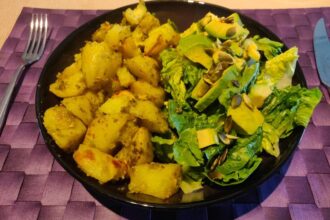 Pestoaardappelen met salade